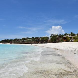 Weißer Sandstrand von Sansibar.