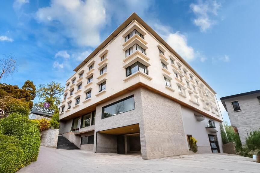 Außenansicht des Hotels Yashshree Sanderling Mall Road
