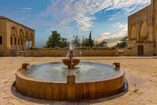 Brunnen am Palast in Beiteddine