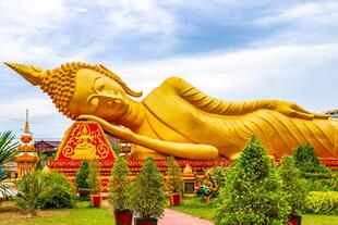 Pha That Louang Stupa Buddah Statue