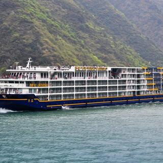 Kreuzfahrtschiff auf dem Yangtze in China - CNRYAN