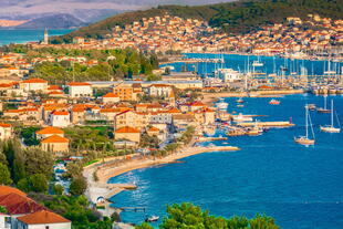 Blick über den Hafen von Trogir