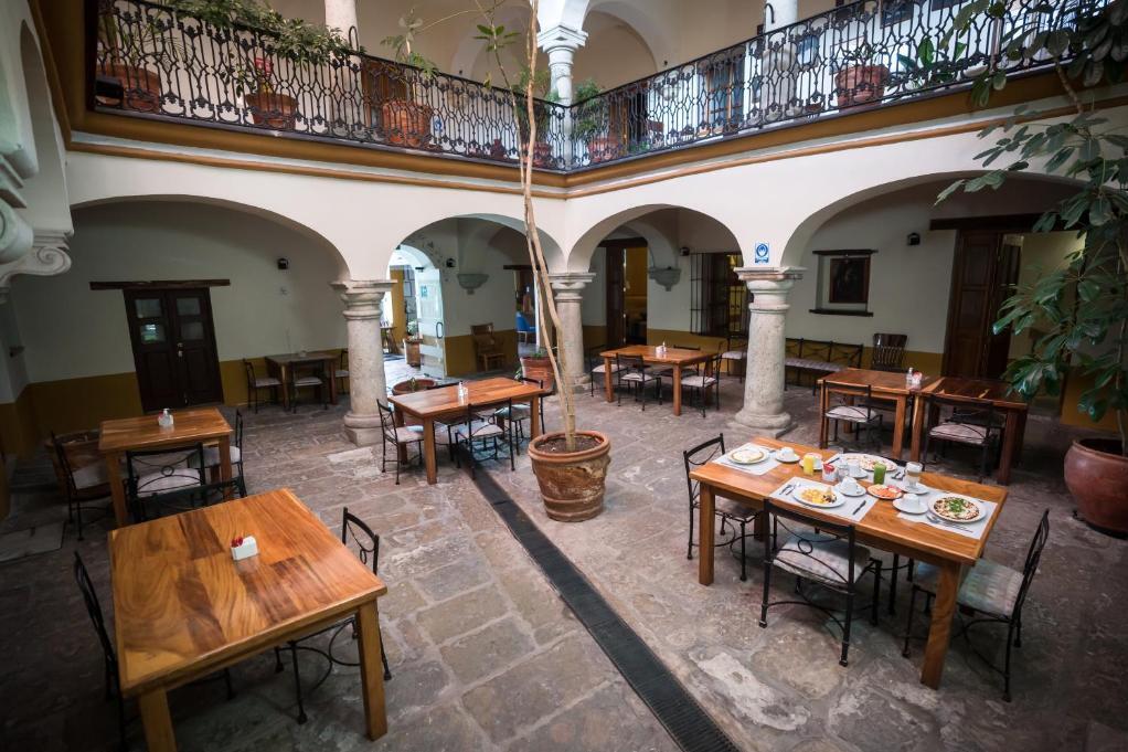 Innenhof mit Restaurant