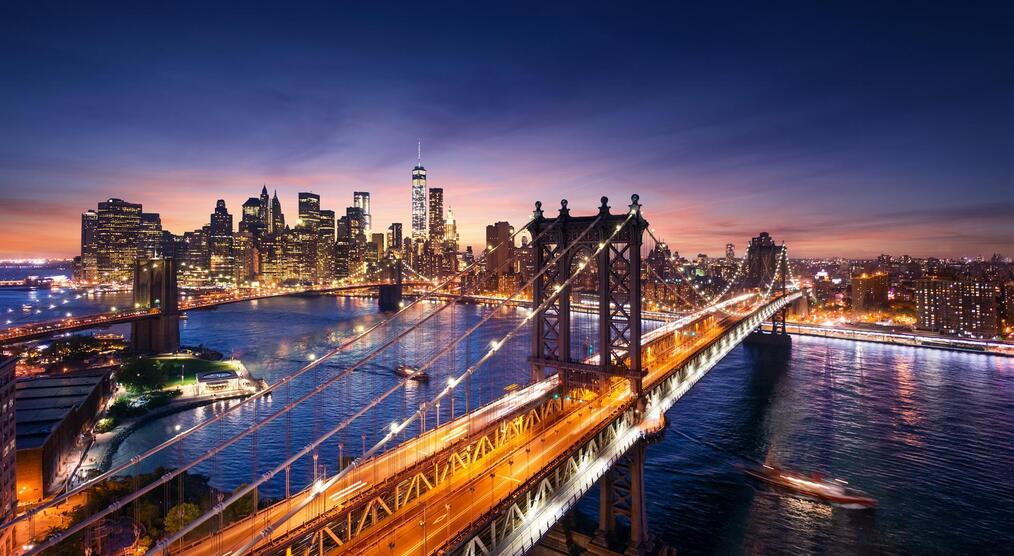 Skyline von New York City im Sonnenuntergang