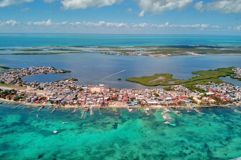 Blick auf die Insel Ambergris Caye 