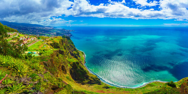 Panoramablick von der Steilkuste Cabo Girão bei einer 8 Tage Portugal Standortreise