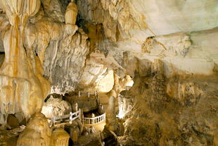 Tham Jang Höhle
