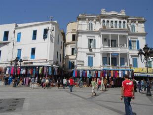Pulsierendes Stadtleben in Tunis 