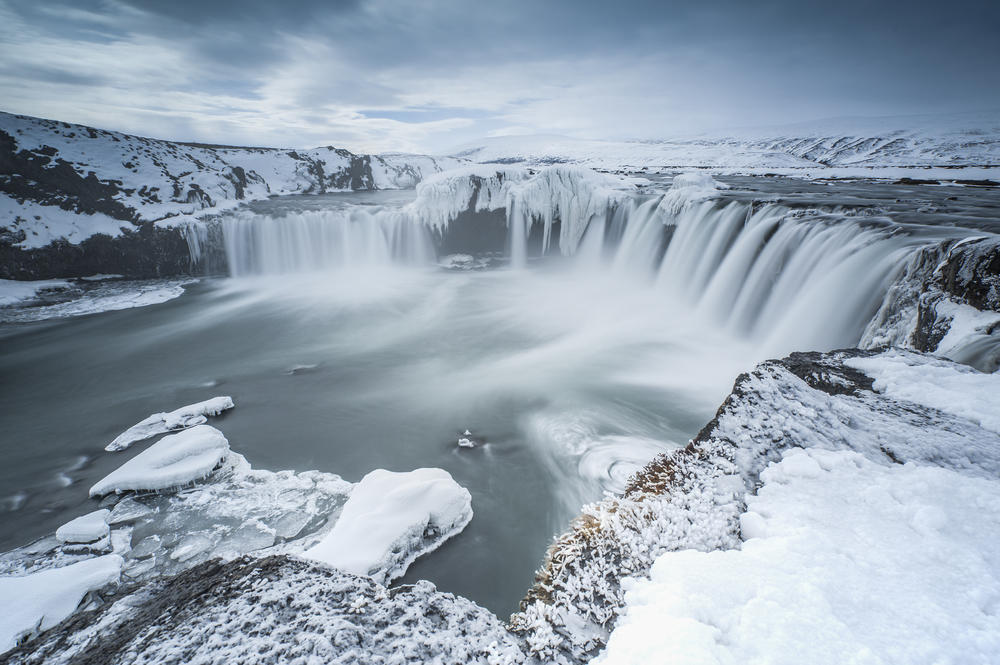 Какую страну называют страной льда и огня. Водопад Годафосс, Исландия. Исландия Ледяная Страна. Годафосс Исландия фото. Исландия зима.