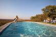 Kinder am Pool