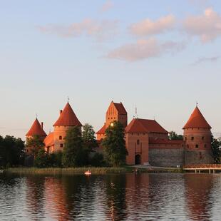 Die rote Wasserburg Turaida in Trakai, Litauen