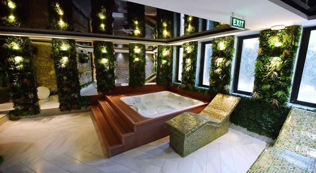 Whirlpool im Spa Bereich