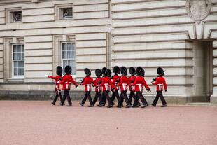 Wachen am Buckingham Palace