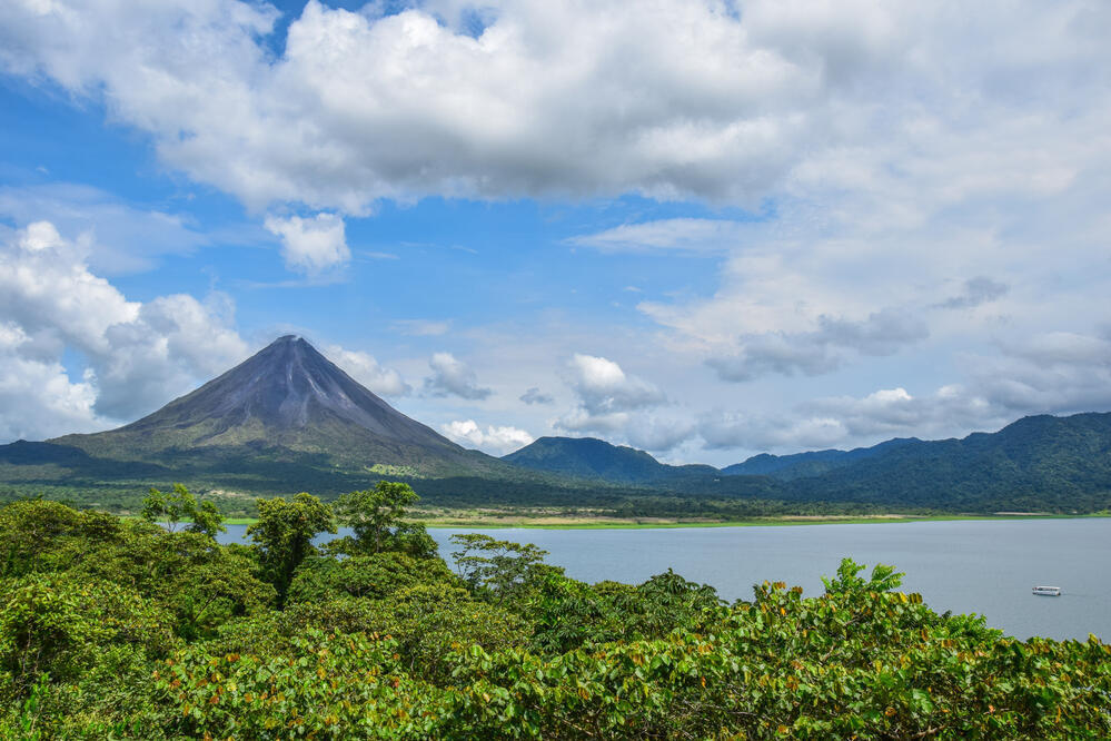 Arenal-See mit Blick auf den Vulkan