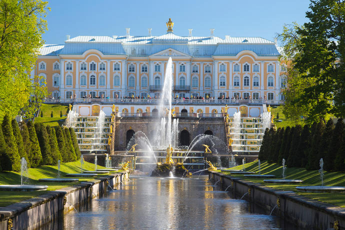 Große Kaskaden vor dem Petershof in der Nähe von St. Petersburg