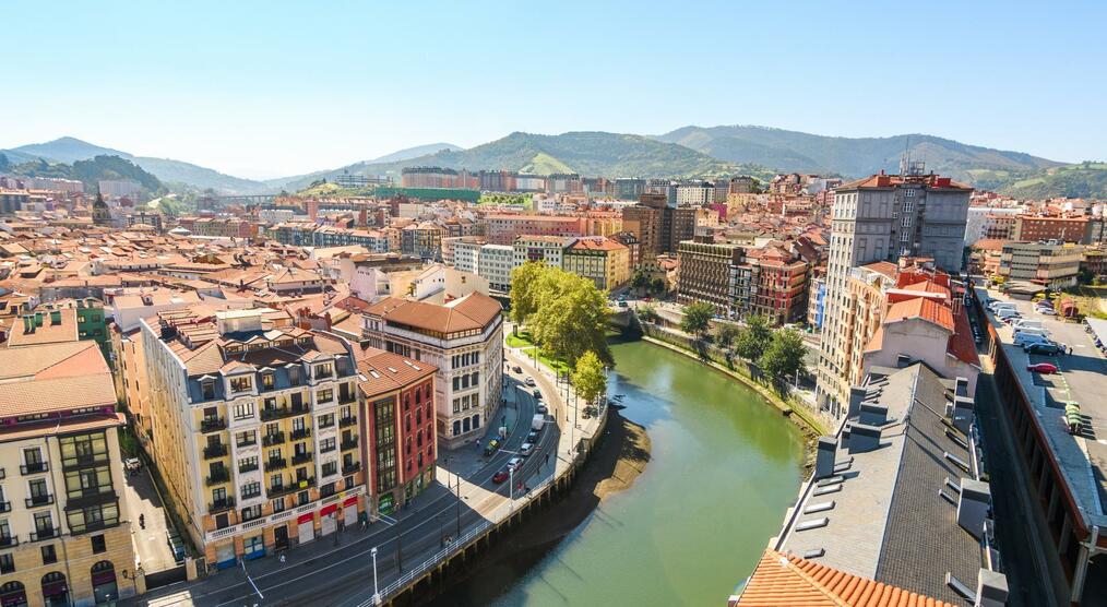 Panoramablick auf die Altstadt von Bilbao bei Bilbao Reisen