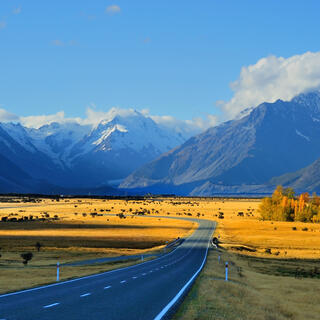 Straße vor dem Aoraki 