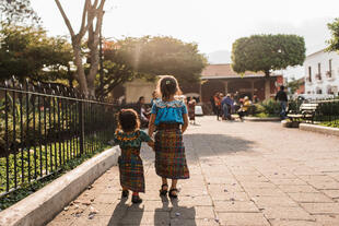 Guatemaltekische Kinder in Antigua