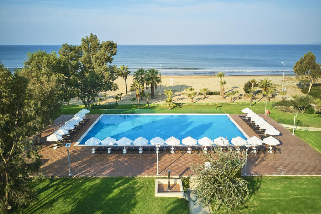 Pool mit Meerblick