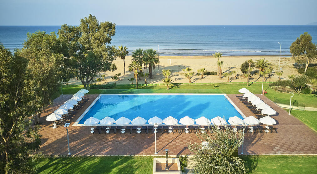 Pool mit Meerblick