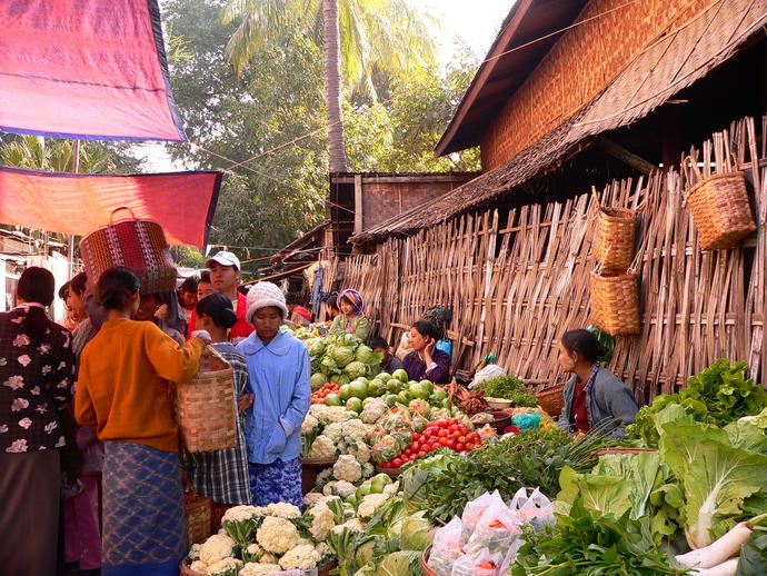Nyaung Oo Market 