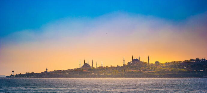 Blick auf Istanbuls Altstadt mit Sehenswürdigkeit Blaue Moschee