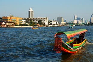 Traditionelles Boot auf dem Chao Phraya