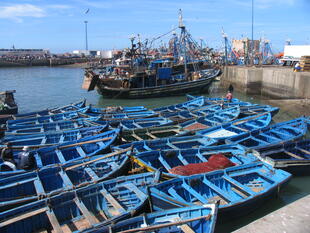 Blaue Fischerboote in Essaouira