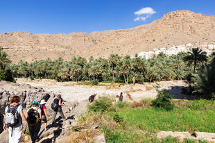 Wanderer im Wadi Bani Khalid