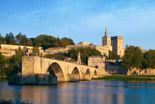 Pont d'Avignon und Papstpalast in Avignon