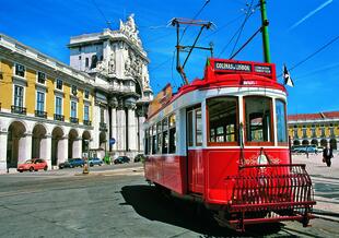 Typische Tram in Lissabon