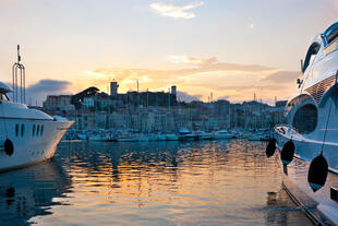 Yachthafen und Altstadt in Cannes 