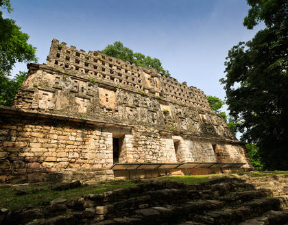 Spitze einer Maya Pyramide