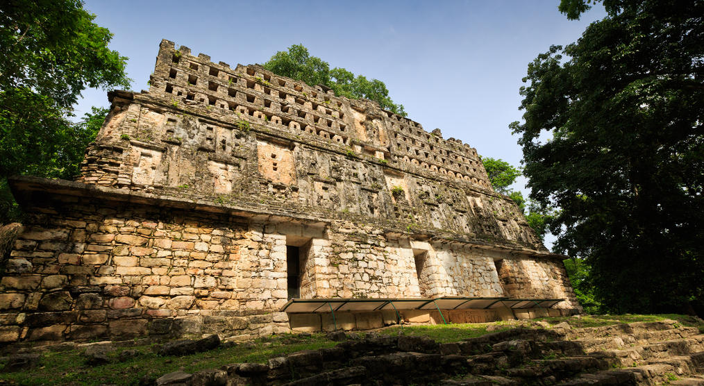 Spitze einer Maya Pyramide