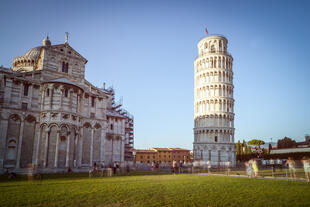 Blick auf den schiefen Turm von Pisa und die Kathedrale