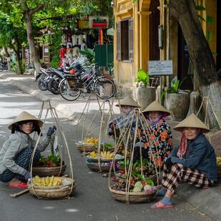 Obstverkäuferinnen in Hoi An, Vietnam