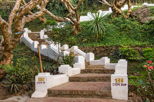 Treppen zum Tempelberg Phou Si