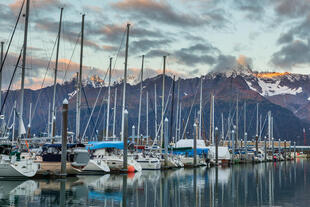 Boote am Pier in Seward 