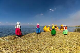 Frauen auf den Uros Inseln