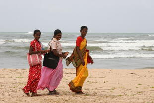 Sri-lankische Frauen am Strand