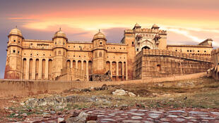 Amber Fort in Jaipur bei Sonnenuntergang