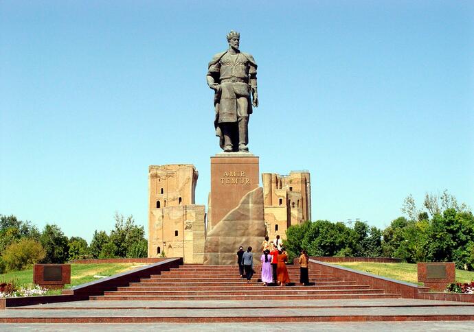 Das Monument des Königs Amir Temur in Schahr-e Sabs