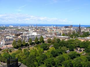 Blick auf die Neustadt Edinburghs