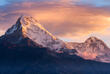 Sonnenaufgang im Annapurna Massiv