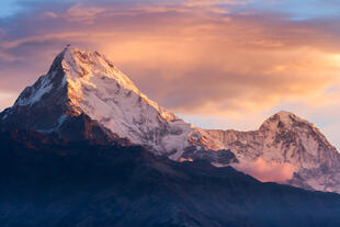 Sonnenaufgang im Annapurna Massiv