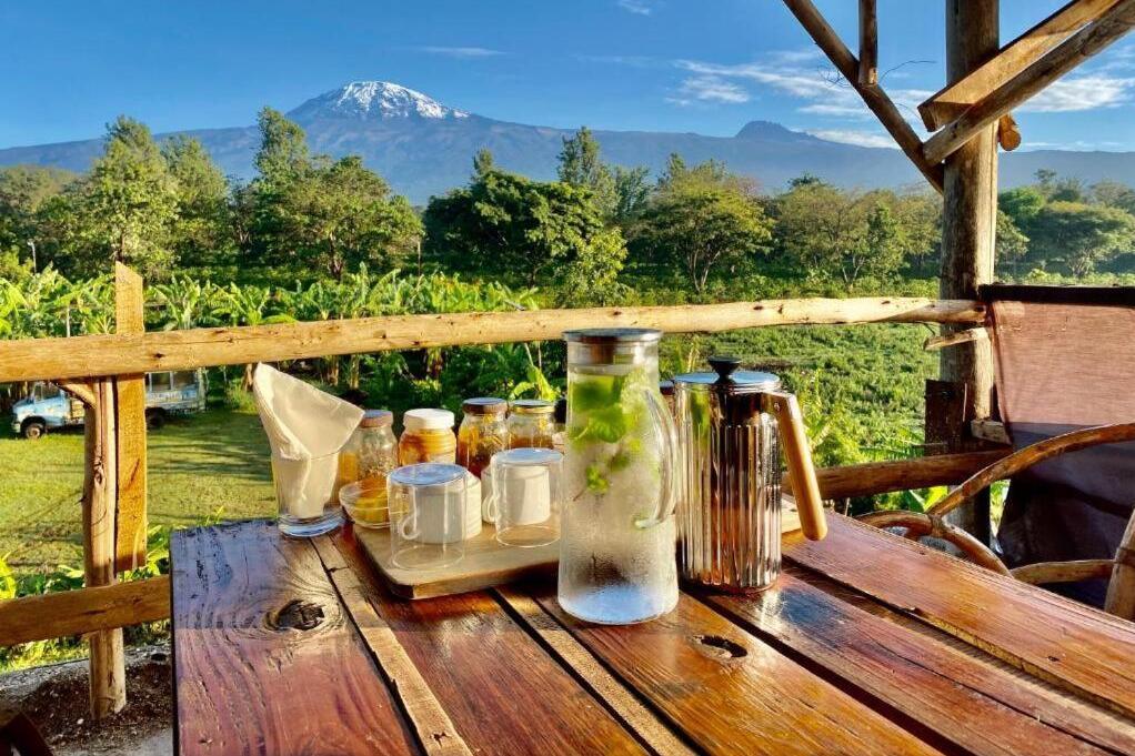Terrasse mit Blick auf den Kilimanjaro