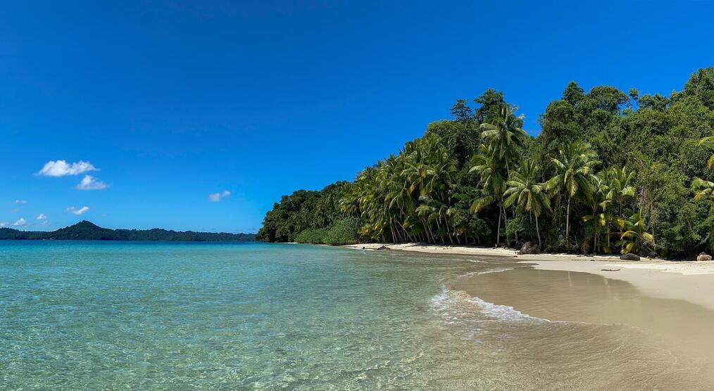 Tropischer Strand auf der Insel Coiba