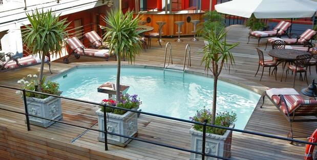 Dachterrasse mit Pool zum Entspannen