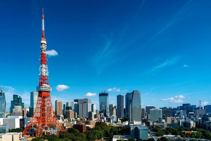 Tokyo in Japan mit dem Tokyo Tower auf einer Japan Rundreise