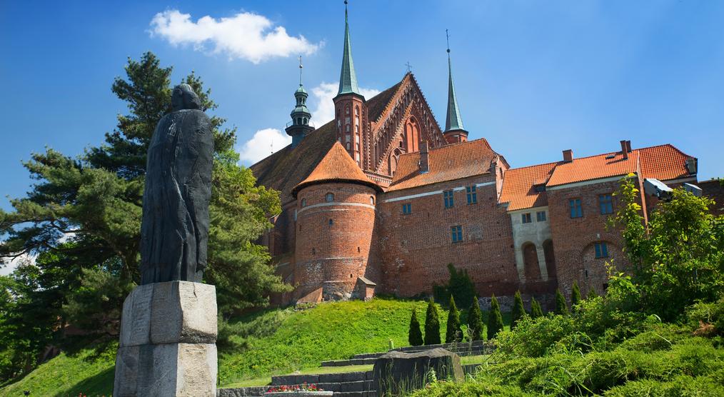 Frauenburger Dom und Kopernikus Denkmal